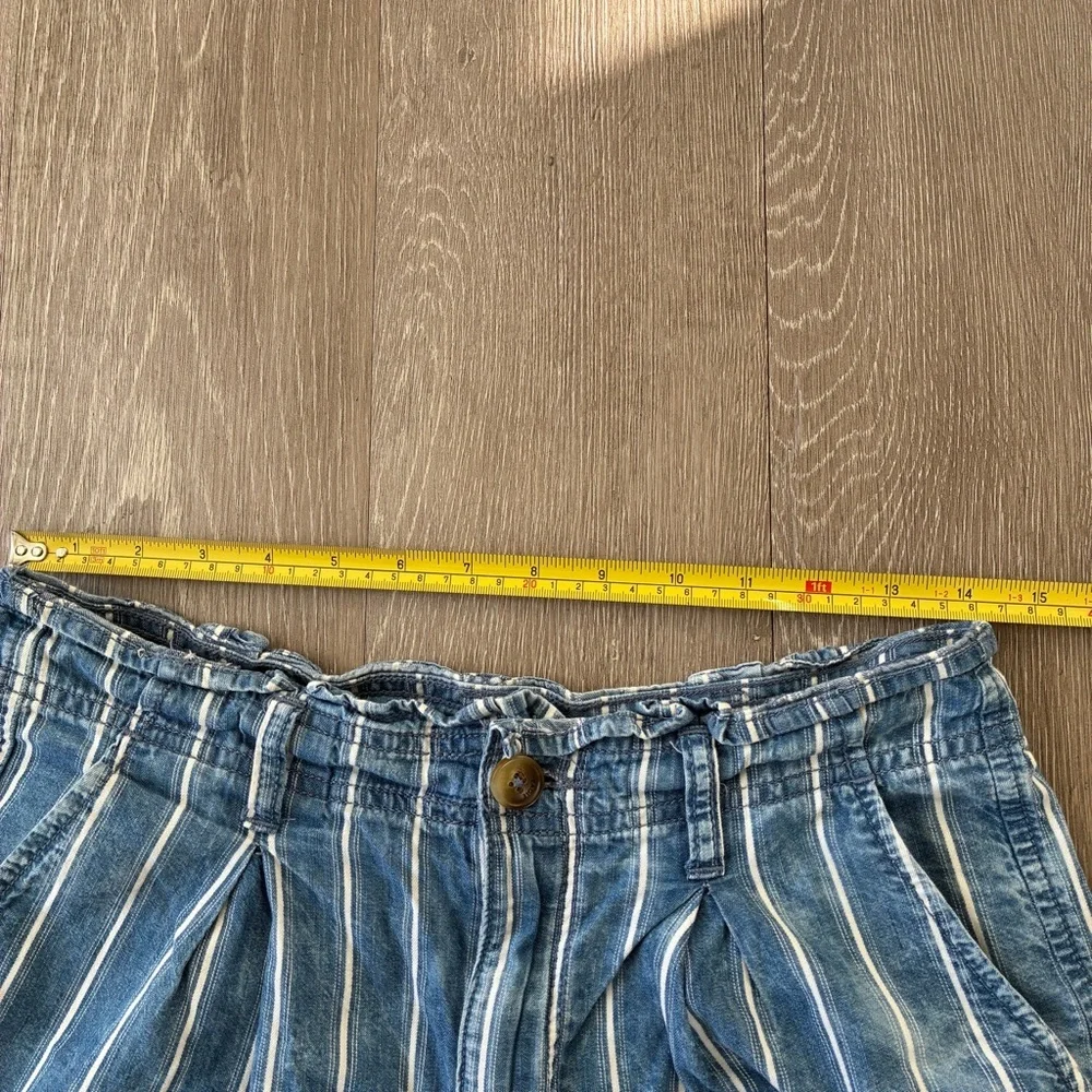 American Eagle pinstripe pleated chambray shorts Classic Americana casual size 4